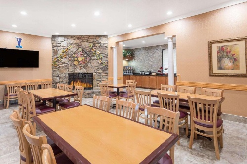 Ramada by Wyndham Asheville Southeast image 8